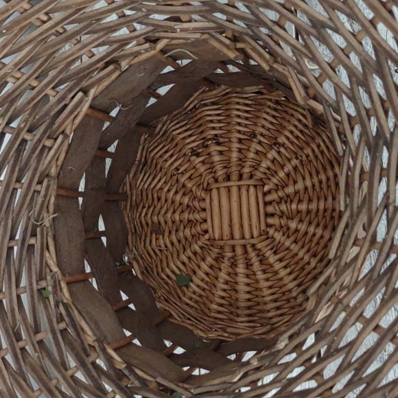 LARGE Vintage Wicker Easter Basket - Picture 6 of 10